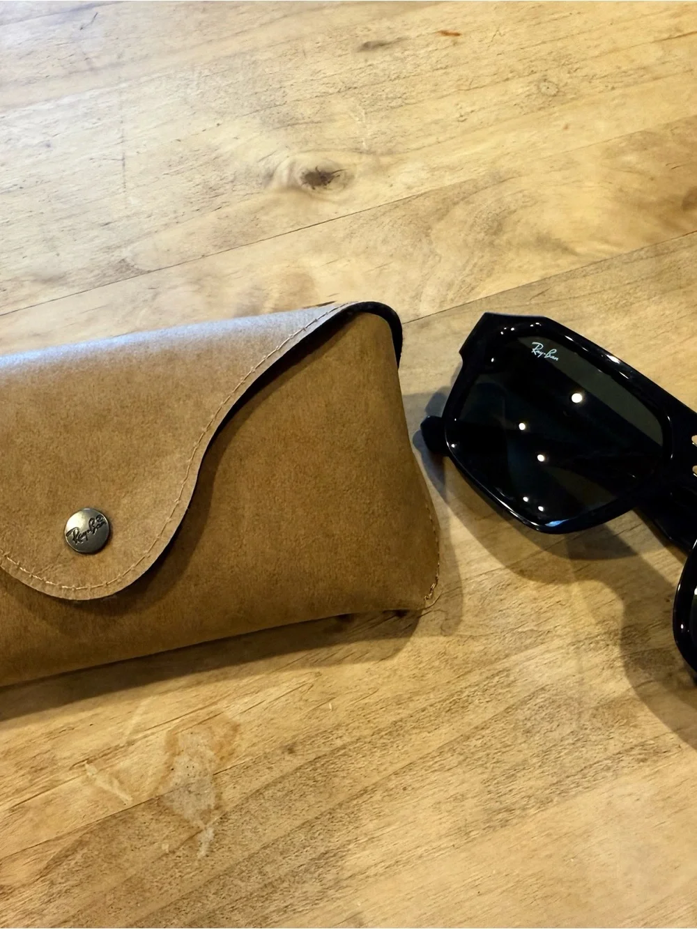 Ray-Ban Black Sunglasses with Brown Case